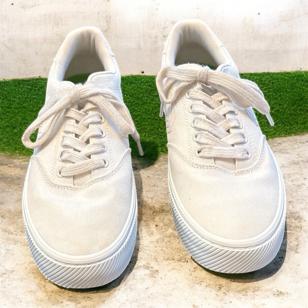 Classic White Cariuma Canvas Sneakers Women’s Size 10